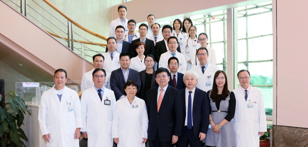 academician liu liang, director of the state key laboratory of quality research in chinese medicines, and his delegation visited macao kiang wu hospital 27/7/2021